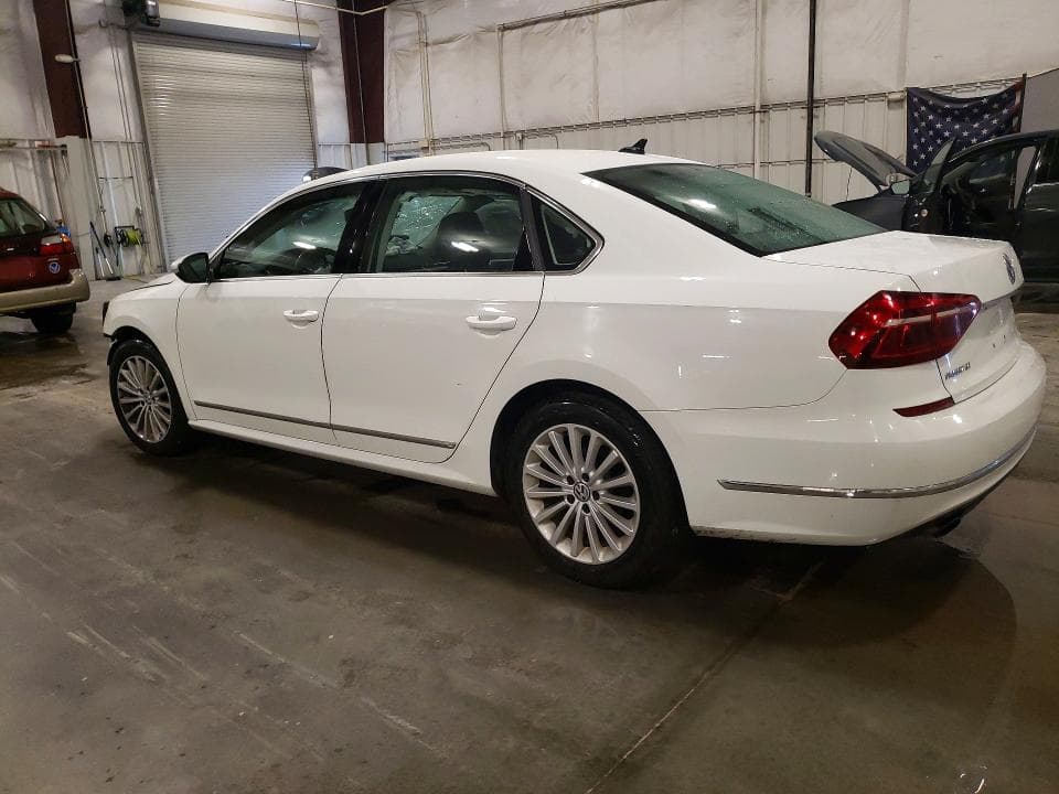 2017 VOLKSWAGEN PASSAT SE 2