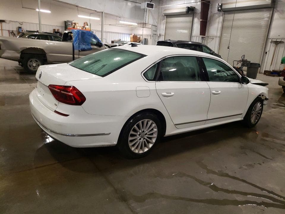 2017 VOLKSWAGEN PASSAT SE 3