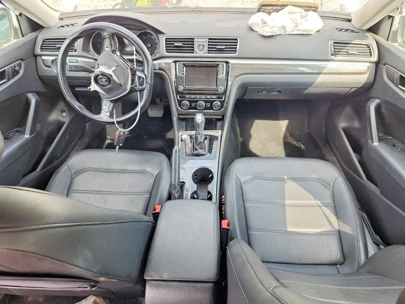 2017 VOLKSWAGEN PASSAT SE 8