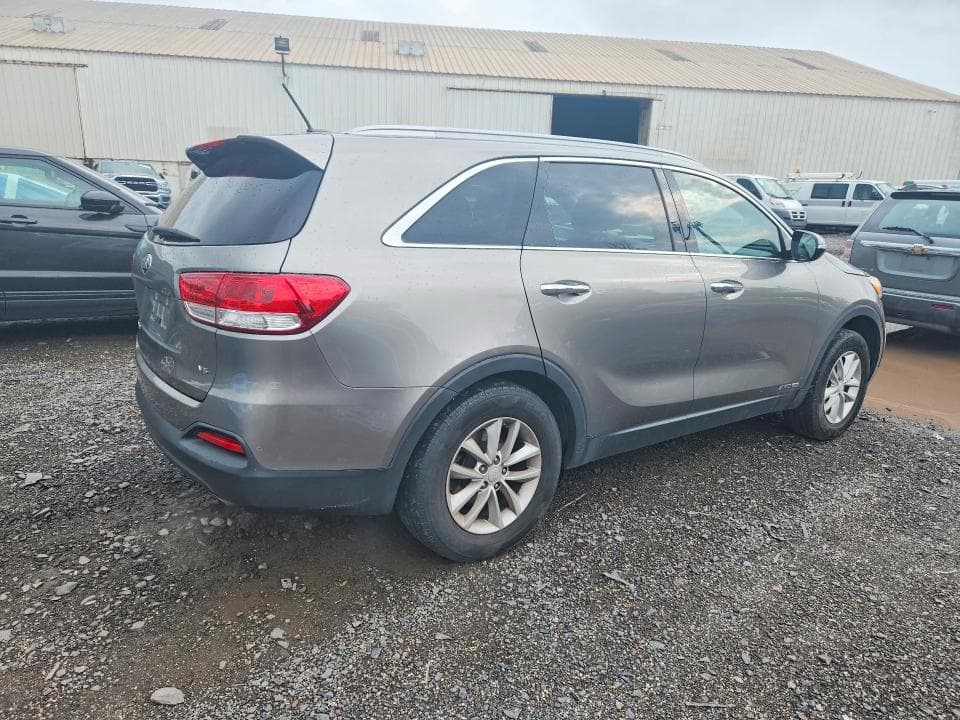 2018 KIA SORENTO LX V6 3
