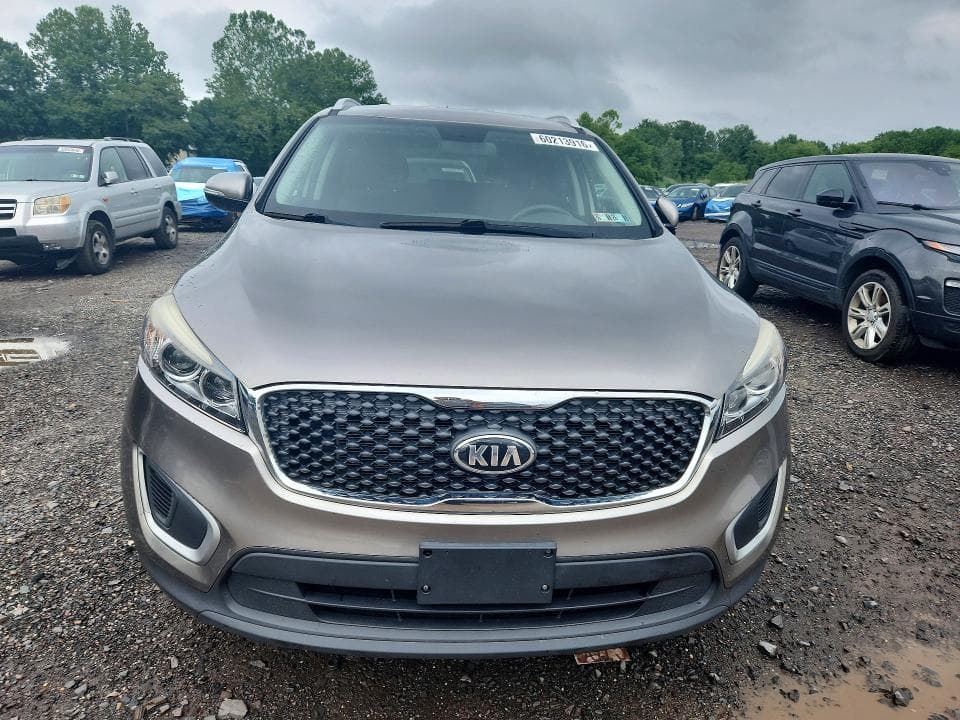 2018 KIA SORENTO LX V6 5