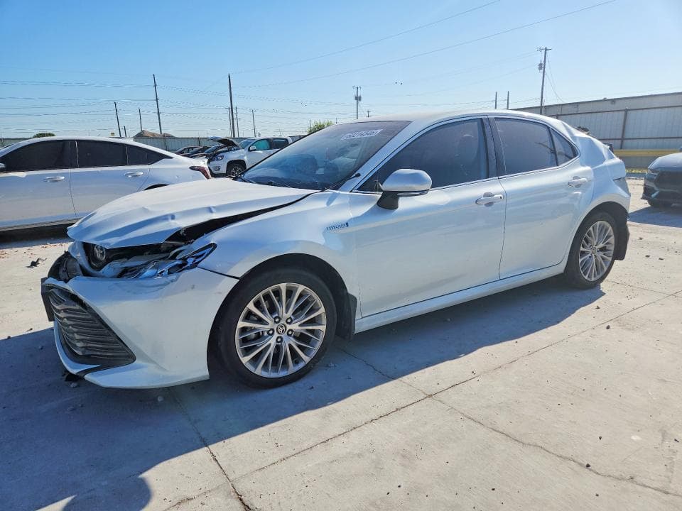 2020 TOYOTA CAMRY XLE - 1