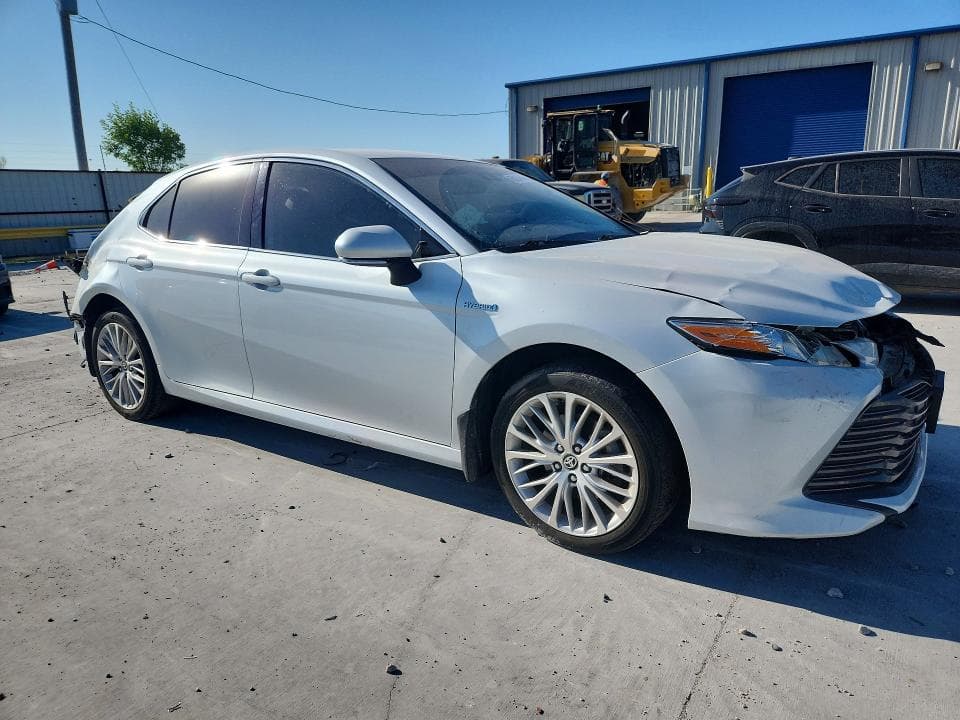 2020 TOYOTA CAMRY XLE 4