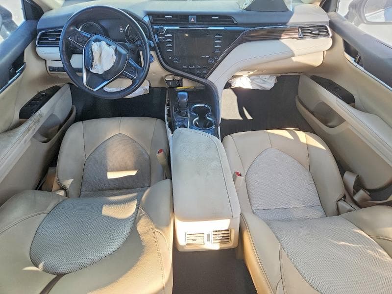 2020 TOYOTA CAMRY XLE 8