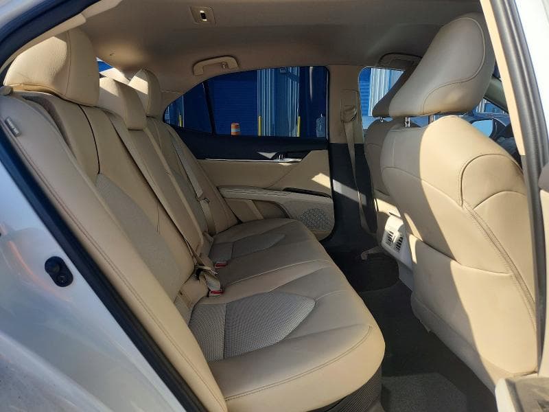 2020 TOYOTA CAMRY XLE 10