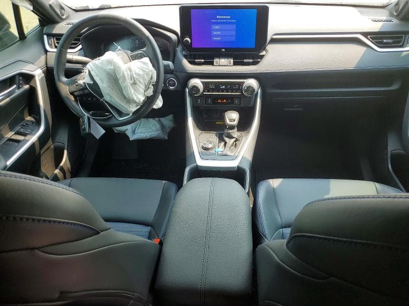 2025 TOYOTA RAV4 XSE 8