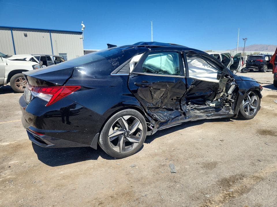 2023 HYUNDAI ELANTRA LIMITED 3