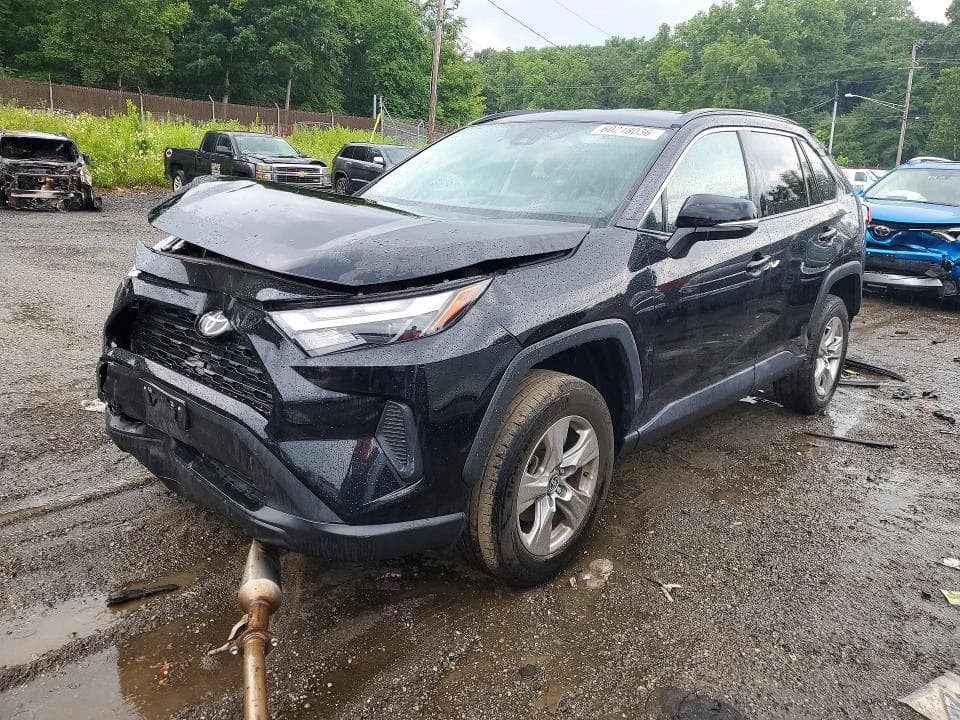 2023 TOYOTA RAV4 XLE 1
