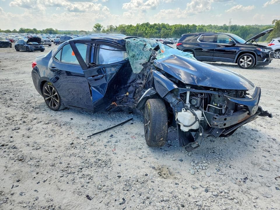 2017 TOYOTA COROLLA SE 4