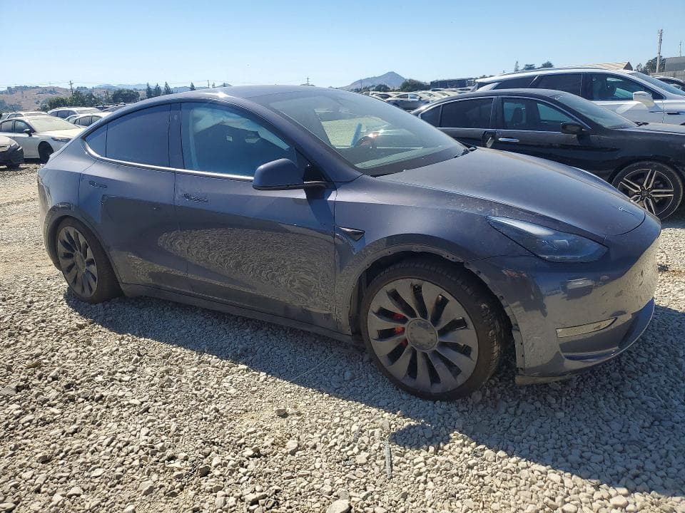 2023 TESLA MODEL Y 4
