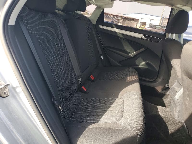 2018 VOLKSWAGEN PASSAT S S 10