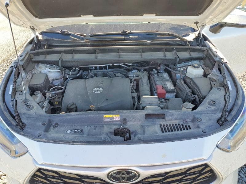 2022 TOYOTA HIGHLANDER XLE 12