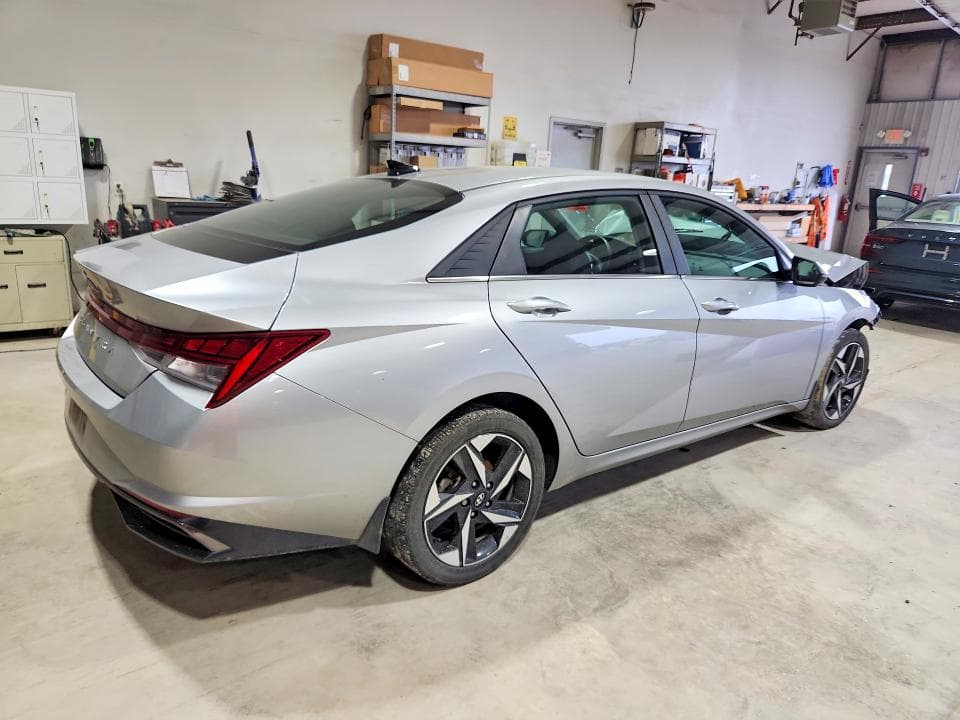 2022 HYUNDAI ELANTRA SEL 3