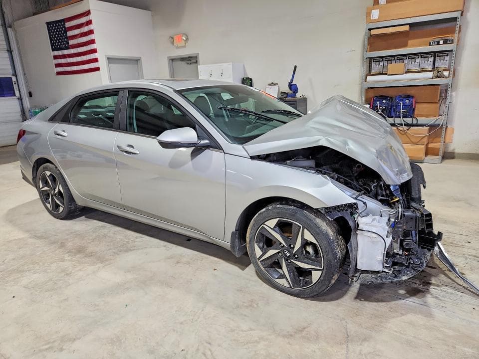 2022 HYUNDAI ELANTRA SEL 4