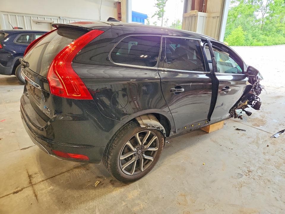2017 VOLVO XC60 T6 DYNAMIC 3