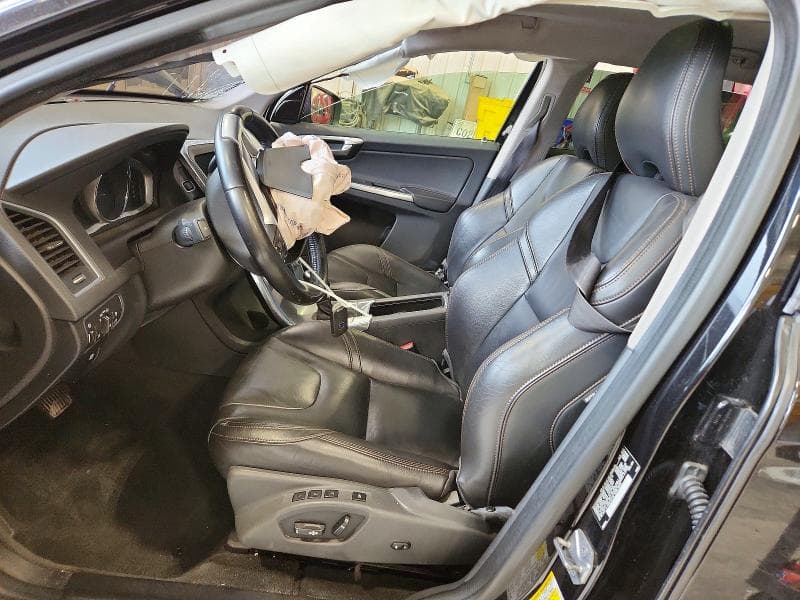 2017 VOLVO XC60 T6 DYNAMIC 7