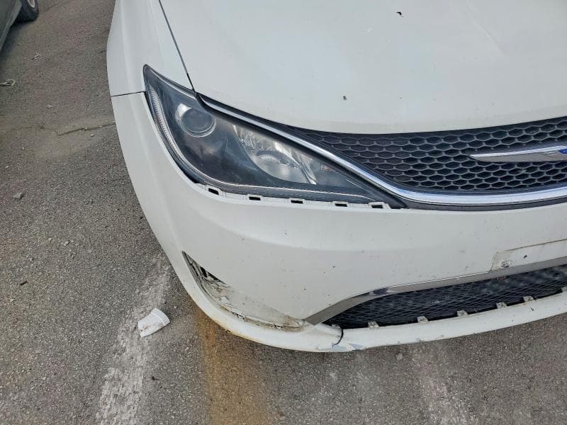 2018 CHRYSLER PACIFICA LIMITED 9