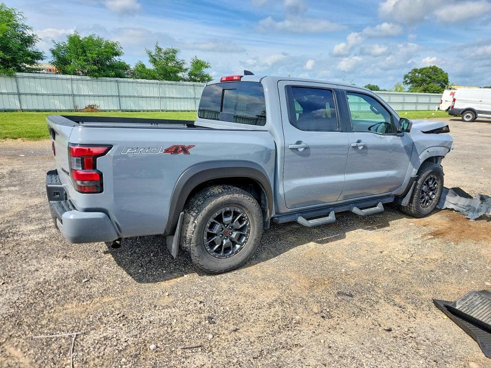 2024 NISSAN FRONTIER PRO-4X 3