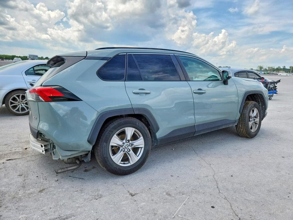 2023 TOYOTA RAV4 XLE 3