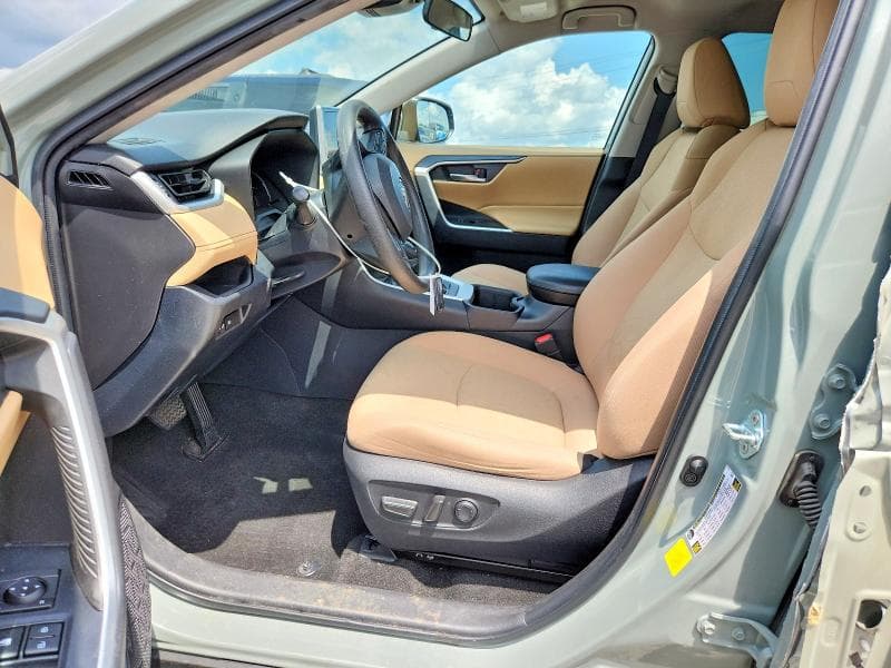 2023 TOYOTA RAV4 XLE 7