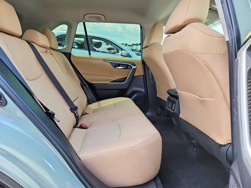 2023 TOYOTA RAV4 XLE 10