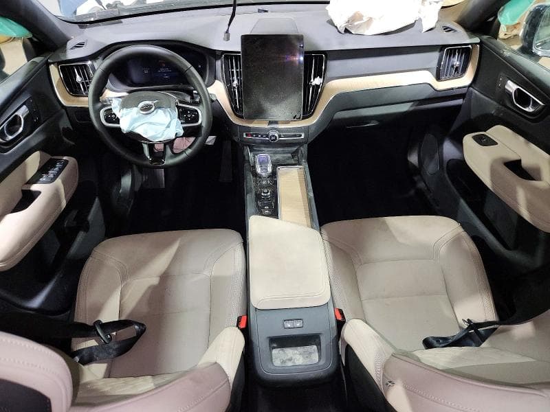 2026 VOLVO XC60 PLUS 8