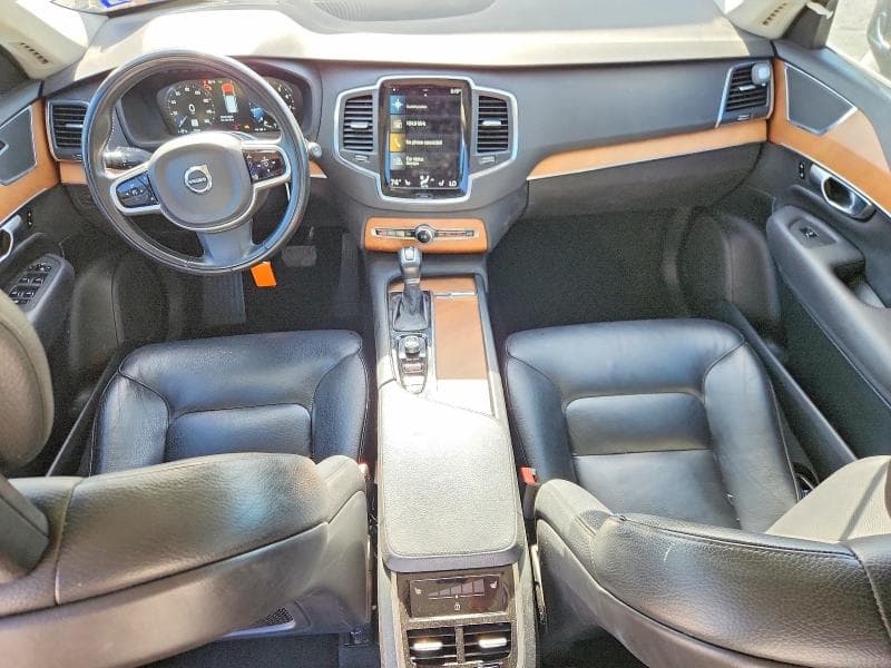 2021 VOLVO XC90 T6 MOMENTUM 8