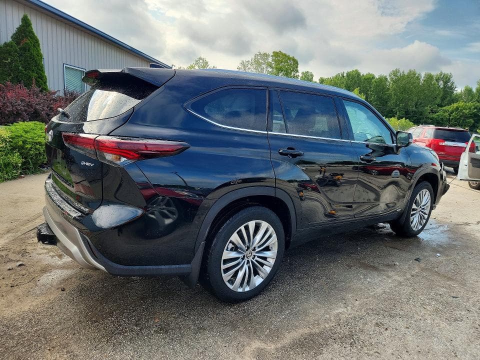 2026 TOYOTA HIGHLANDER HYBRID PLATINUM 3