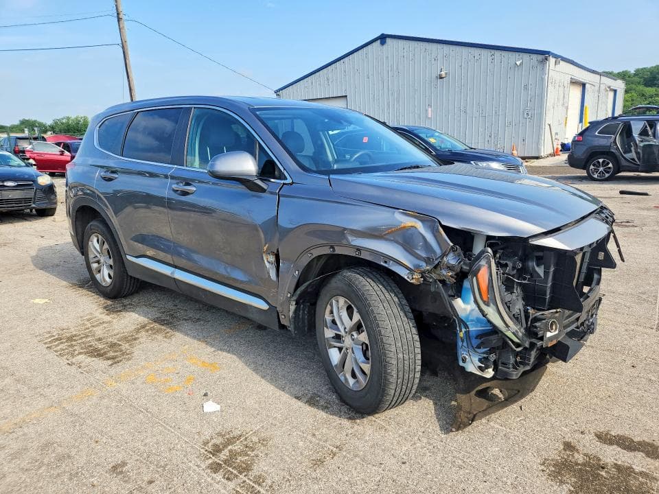 2019 HYUNDAI SANTA FE SE 4