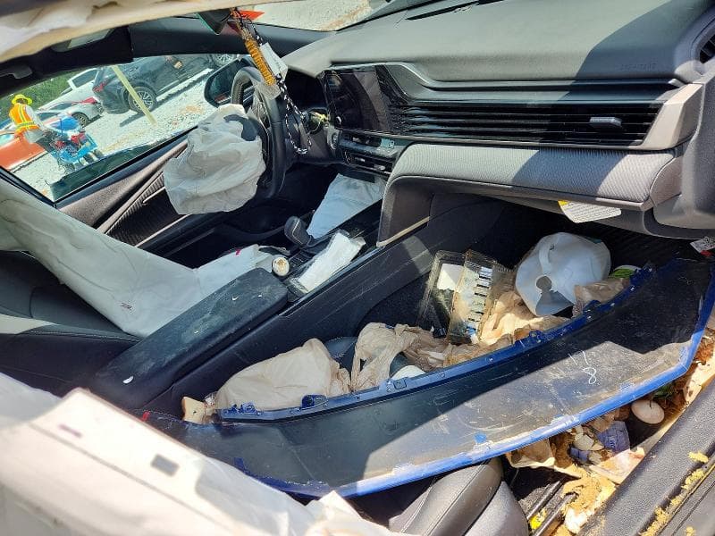 2025 TOYOTA CAMRY SE 8