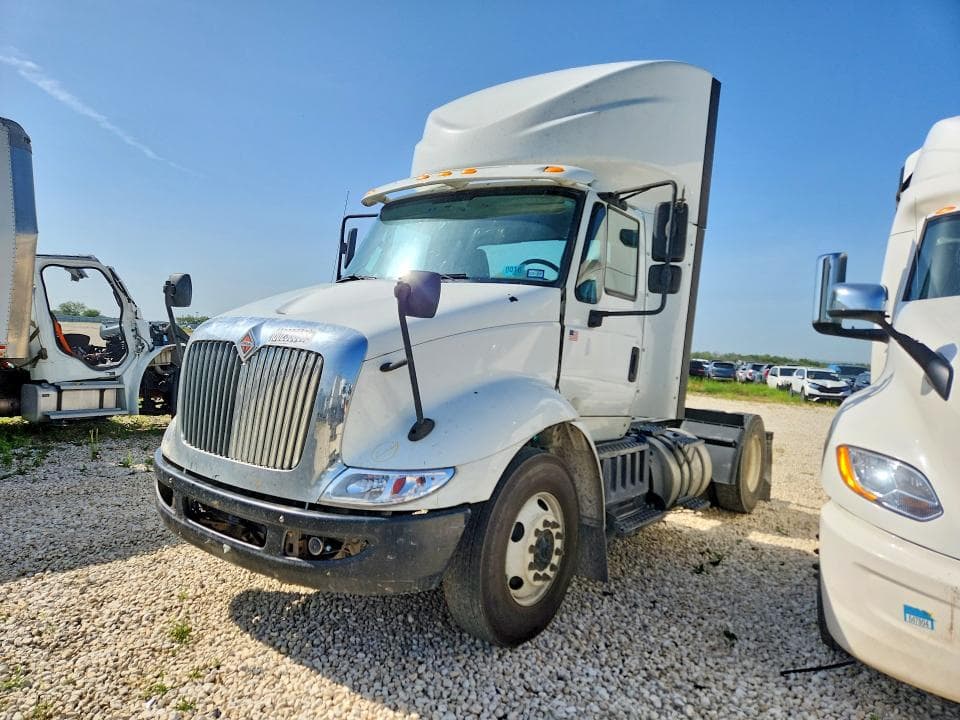 2017 INTERNATIONAL 8600 SEMI TRUCK