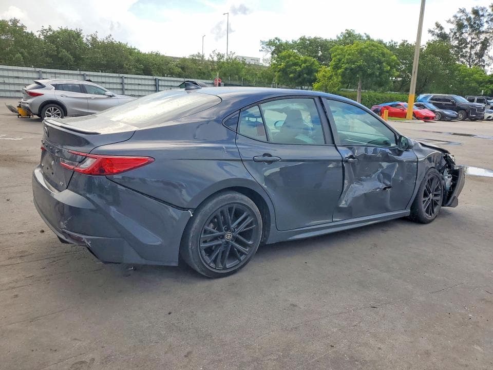 2025 TOYOTA CAMRY SE 3