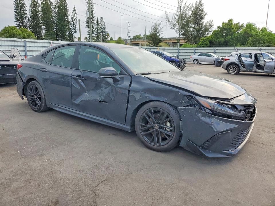 2025 TOYOTA CAMRY SE 4