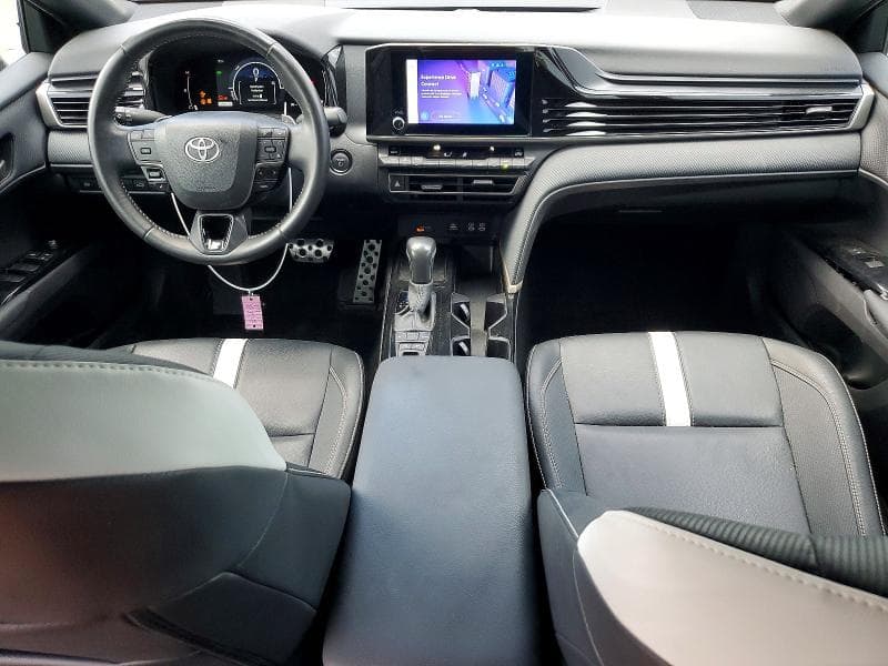 2025 TOYOTA CAMRY SE 8