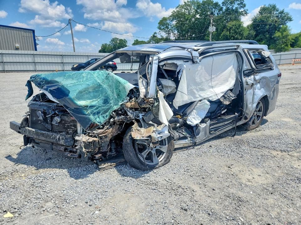 2017 TOYOTA SIENNA SE - 1