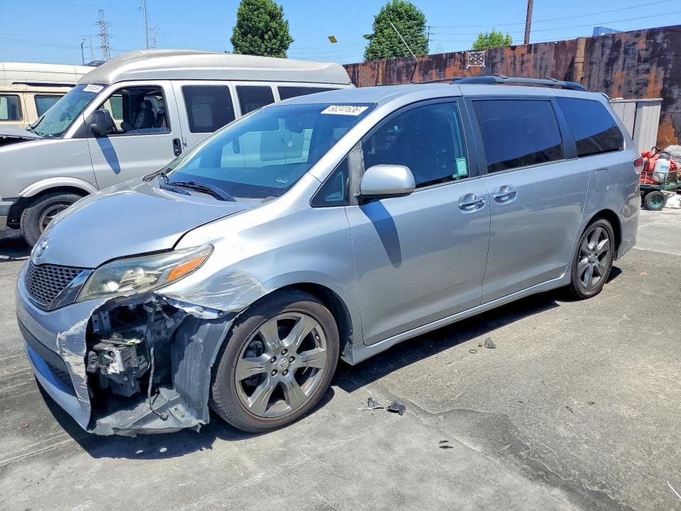 2017 TOYOTA SIENNA SE SE - 1