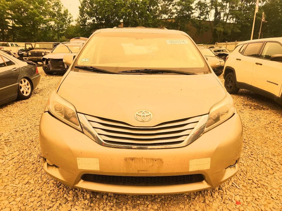 2017 TOYOTA SIENNA LIMITED PREMIUM 7-PASSENGER 5