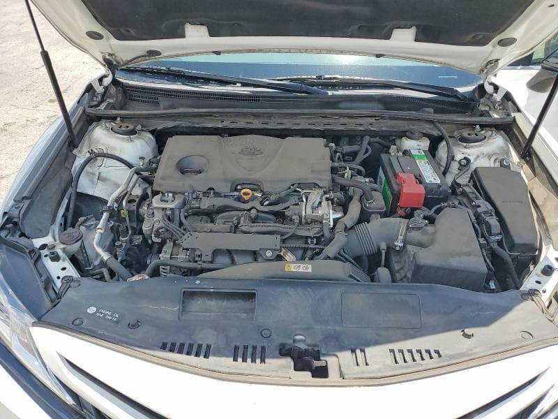 2020 TOYOTA CAMRY SE 11