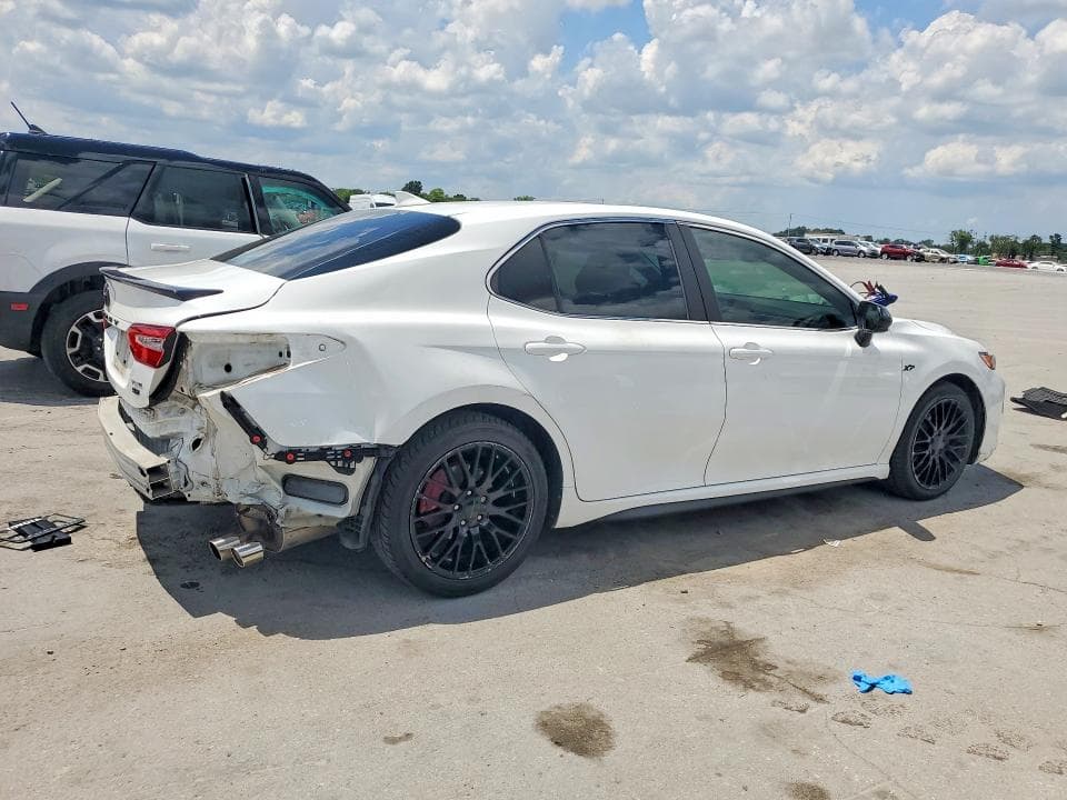 2020 TOYOTA CAMRY SE 3
