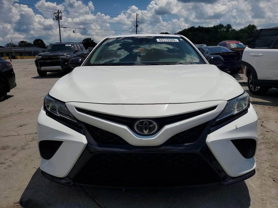 2020 TOYOTA CAMRY SE 5