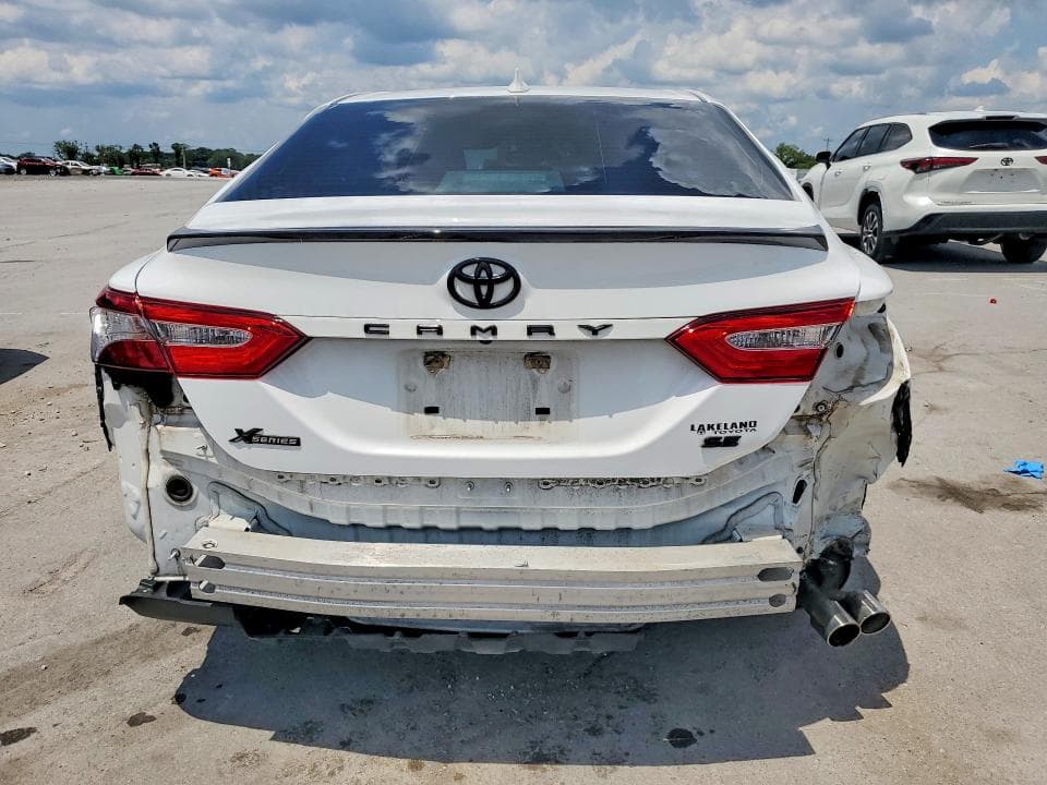2020 TOYOTA CAMRY SE 6