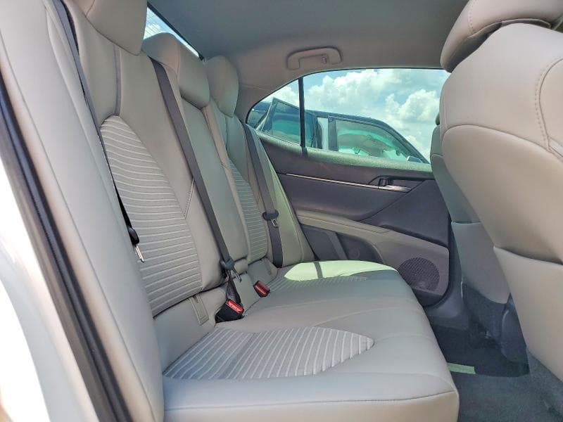 2020 TOYOTA CAMRY SE 10