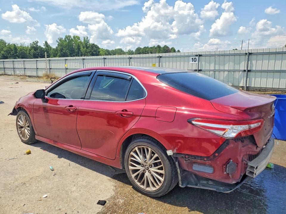 2018 TOYOTA CAMRY XLE 2