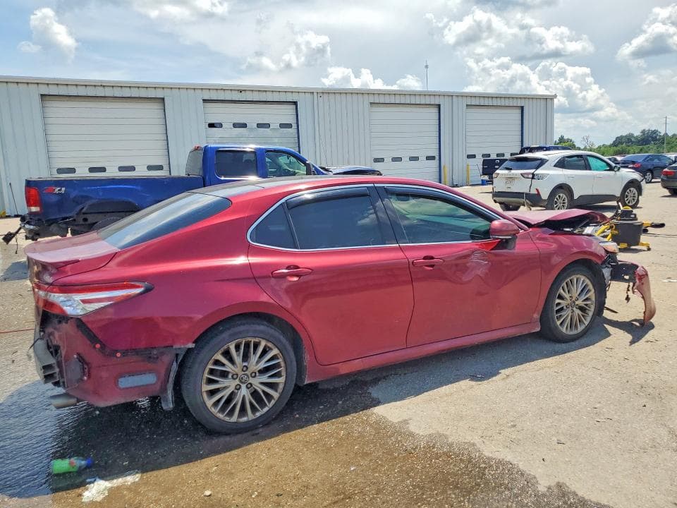 2018 TOYOTA CAMRY XLE 3