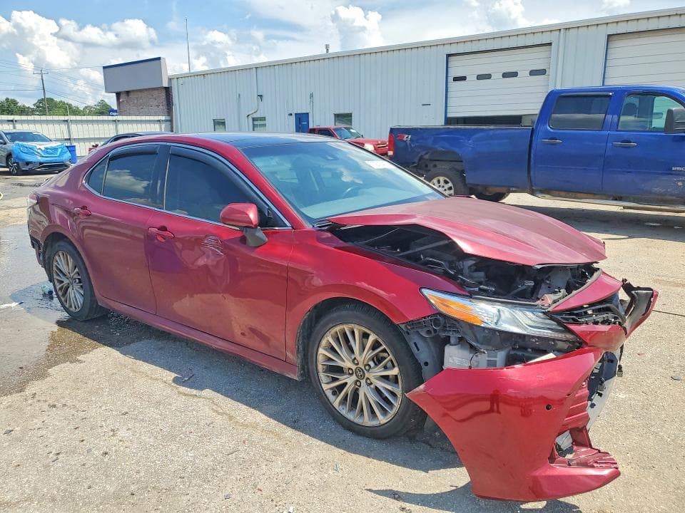 2018 TOYOTA CAMRY XLE 4