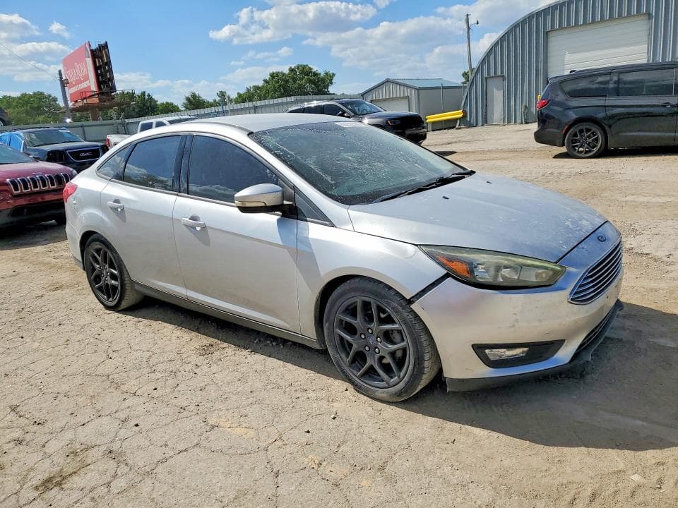 2016 FORD FOCUS SE 4
