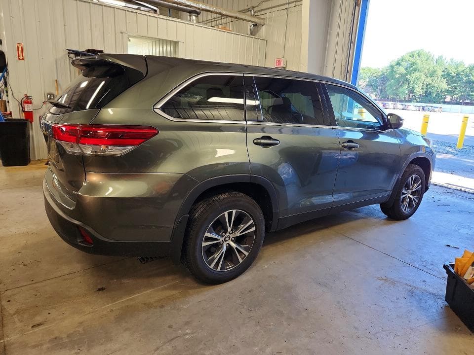 2019 TOYOTA HIGHLANDER LE LE 3