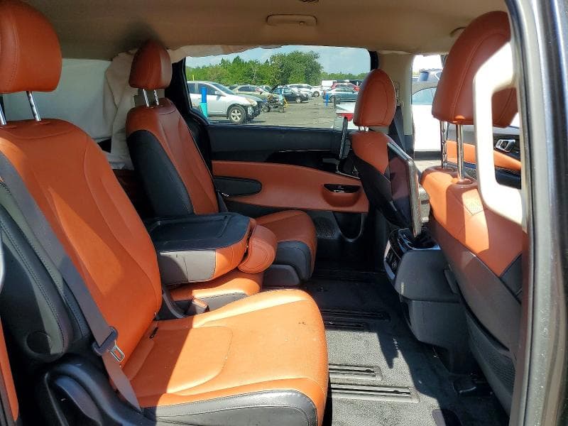 2023 KIA CARNIVAL SX 11