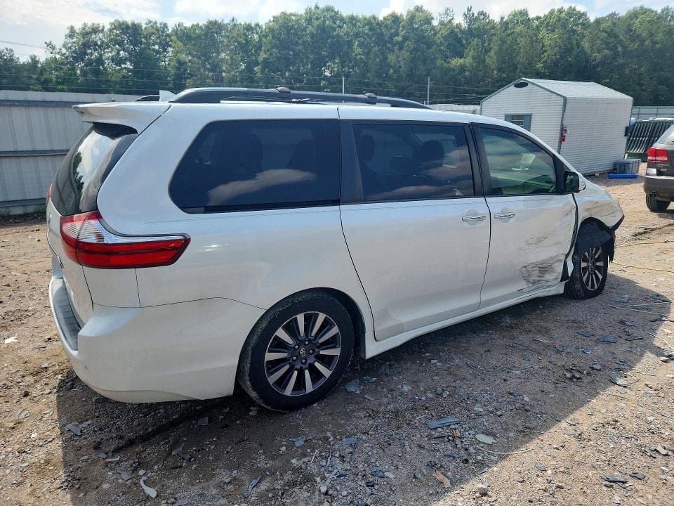 2018 TOYOTA SIENNA LIMITED PREMIUM 7-PASSENGER 3