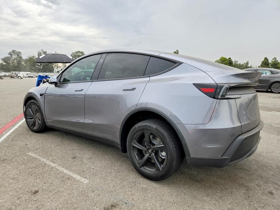 2026 TESLA MODEL Y 2